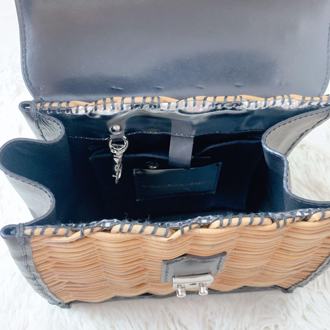 極美品 ebagos カーフハンドバッグ M カーフレザー紅籐BLACKエバゴス