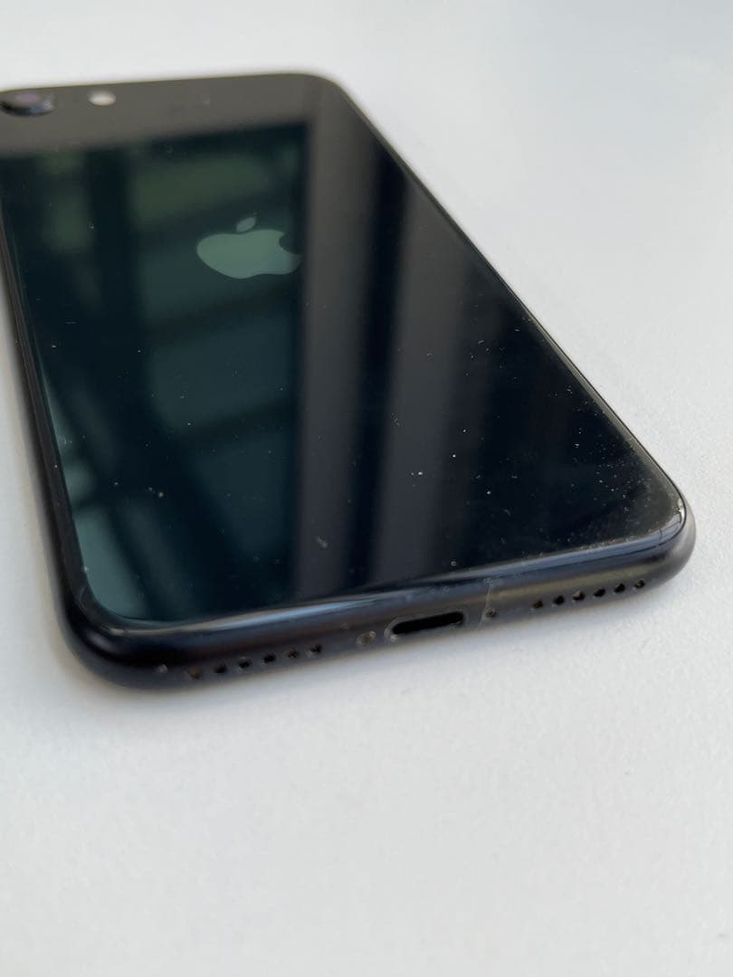 Apple iPhone SE (2世代)ブラック