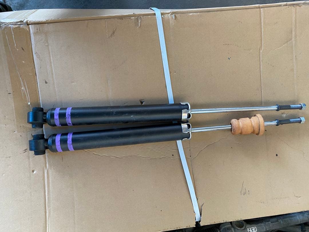 サスペンションキット ストラットとスプリングセット ALPHARD