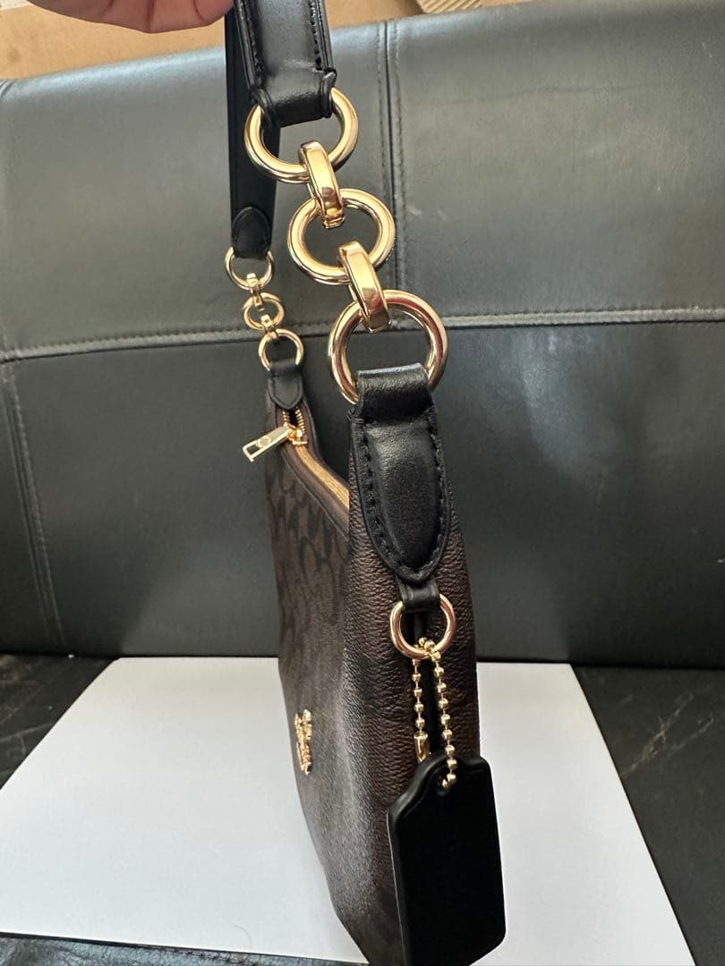 COACH ロゴ入りブラウンバッグ