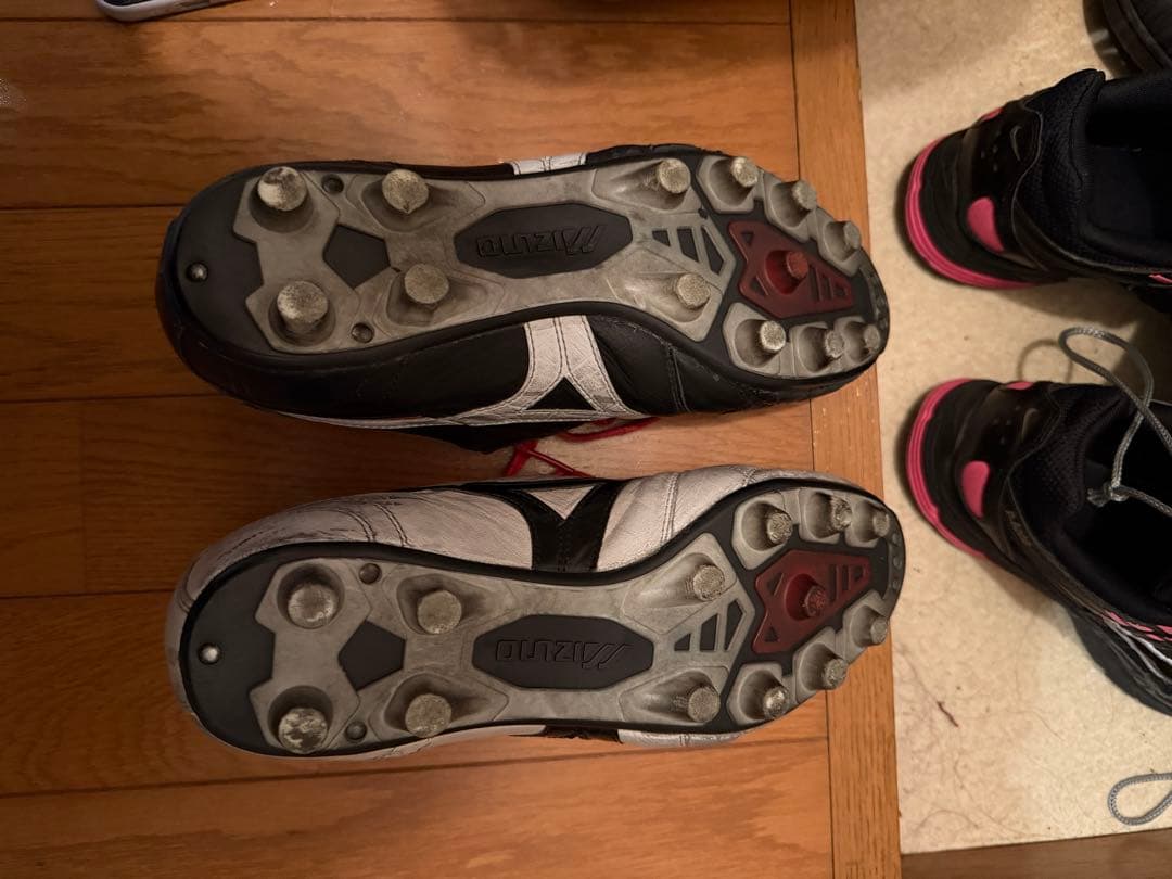 ミズノ　モレリア　色違い