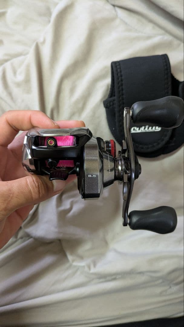 Scorpion DC シルバー ベイトリール 専用ケース付き