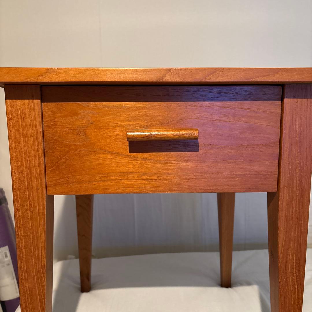 引出し付きテーブル