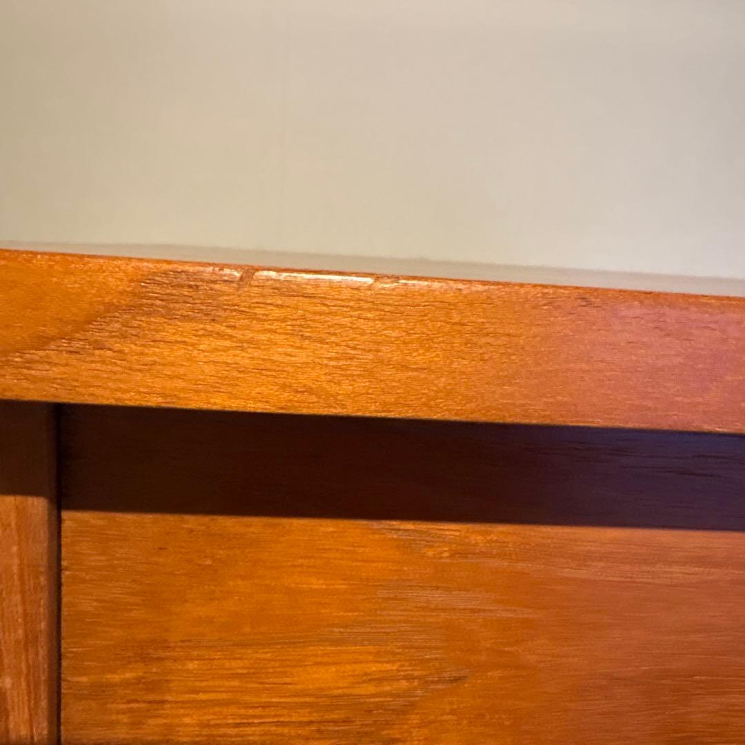 引出し付きテーブル