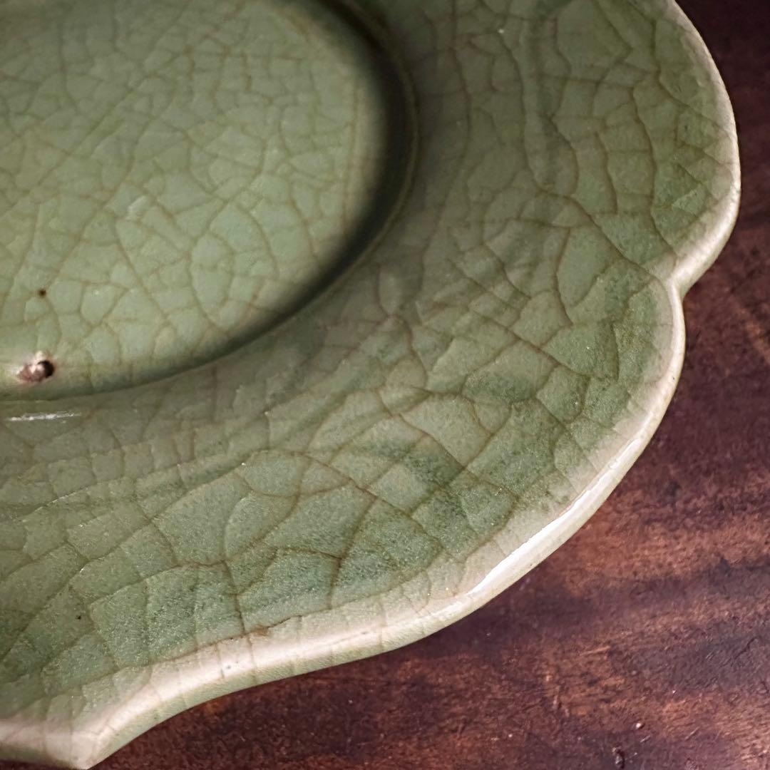 希少 青磁 平鉢 龍泉窯 陰刻 中国古玩 七官青磁 明〜清代初期 共箱