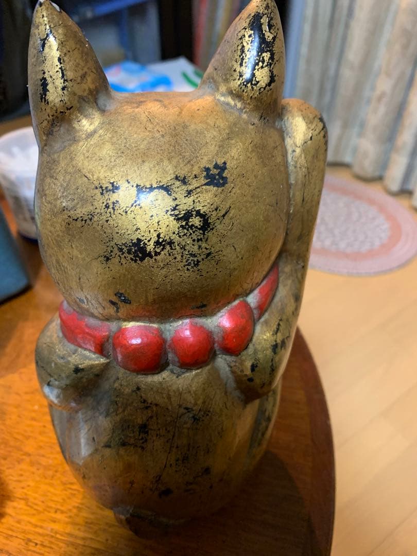 金色の招き猫 木製彫刻 約25cm