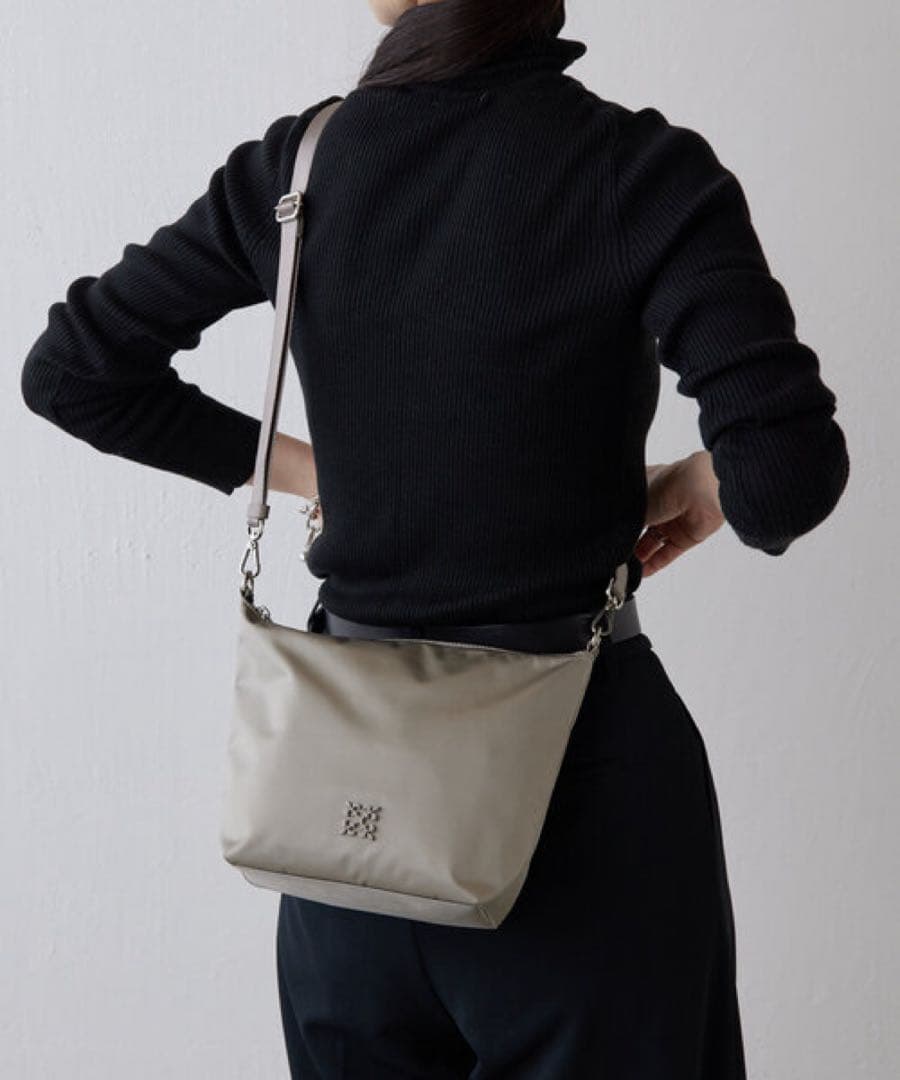 russet ラシット クラウズナイロンシンプルショルダーバッグ　ライトグレー