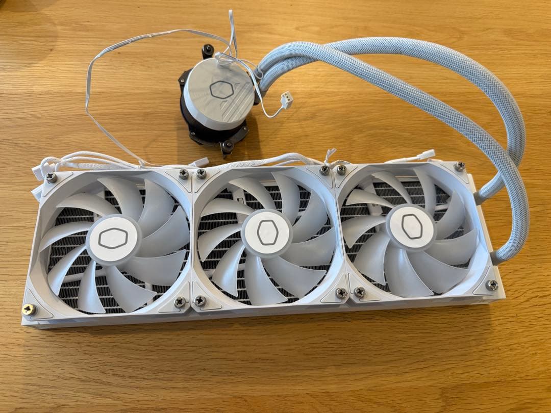 水冷式CPUクーラー cooler master 360L core ホワイト