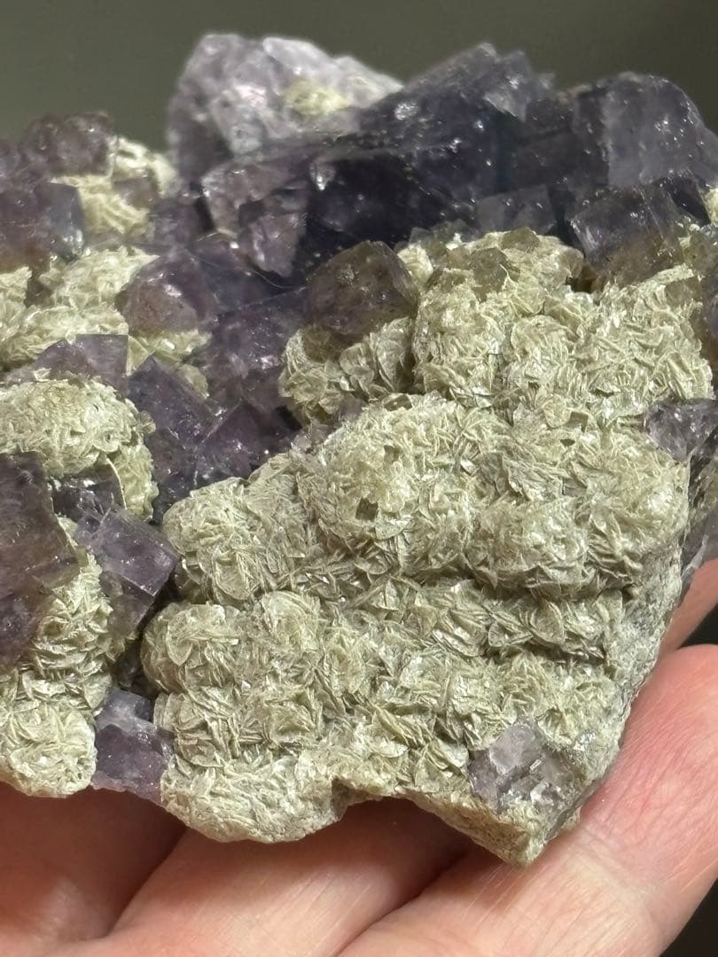 レア　ナイジェリア産フローライト、デザートローズ共生　強蛍光　240g 天然石