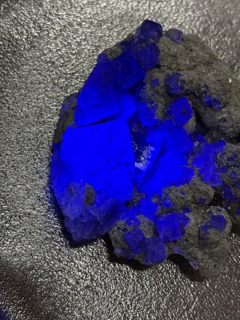 レア　ナイジェリア産フローライト、デザートローズ共生　強蛍光　240g 天然石