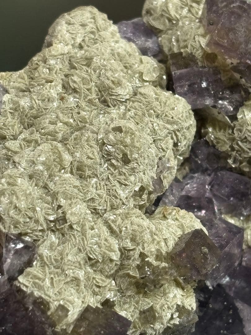 レア　ナイジェリア産フローライト、デザートローズ共生　強蛍光　240g 天然石