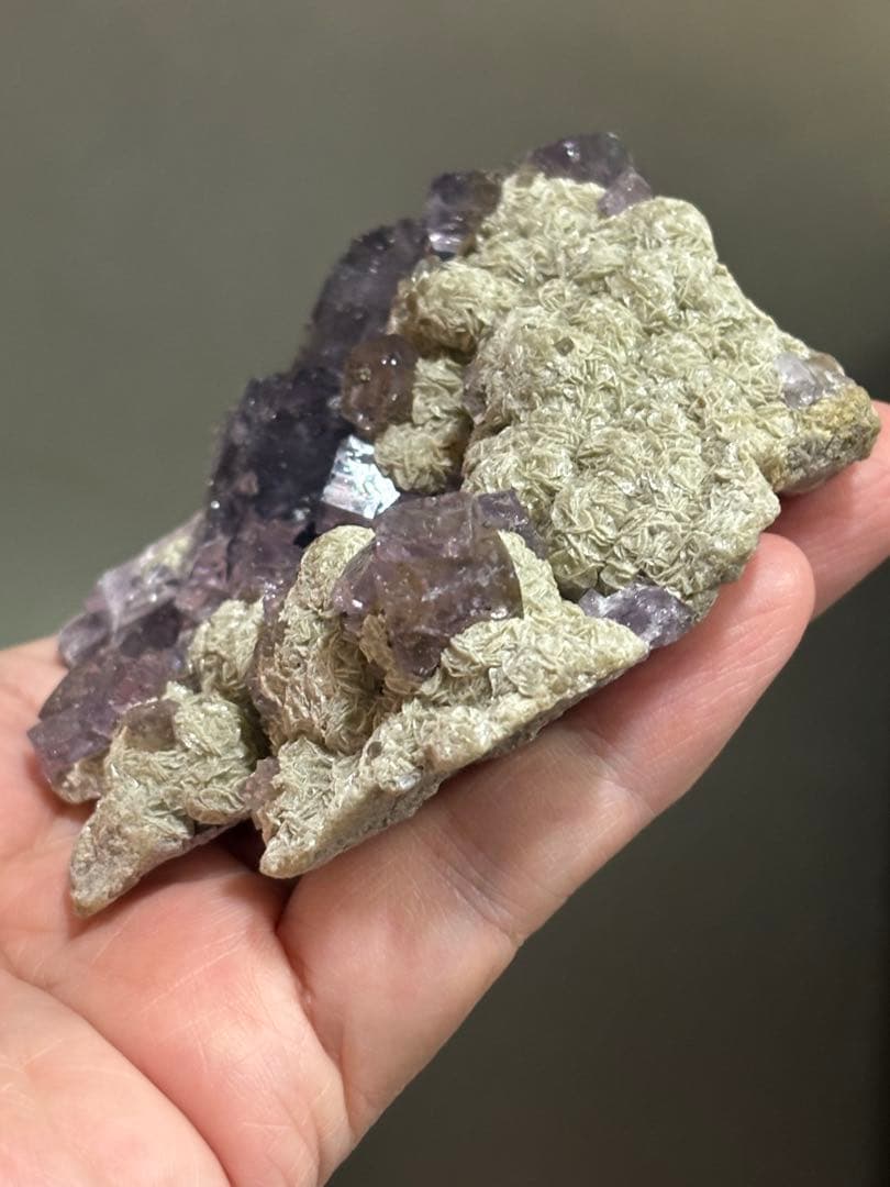 レア　ナイジェリア産フローライト、デザートローズ共生　強蛍光　240g 天然石