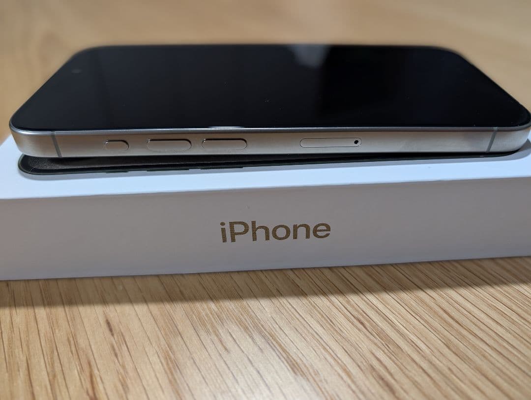 Apple iPhone 15 Pro 256GB ナチュラルチタニウム 本体