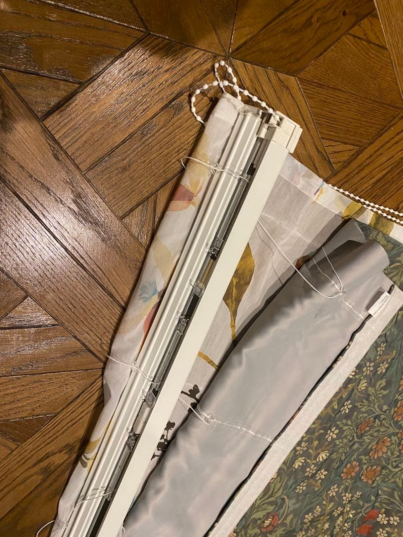 モーリスロールカーテン3セット、表示価額は、一つのみ