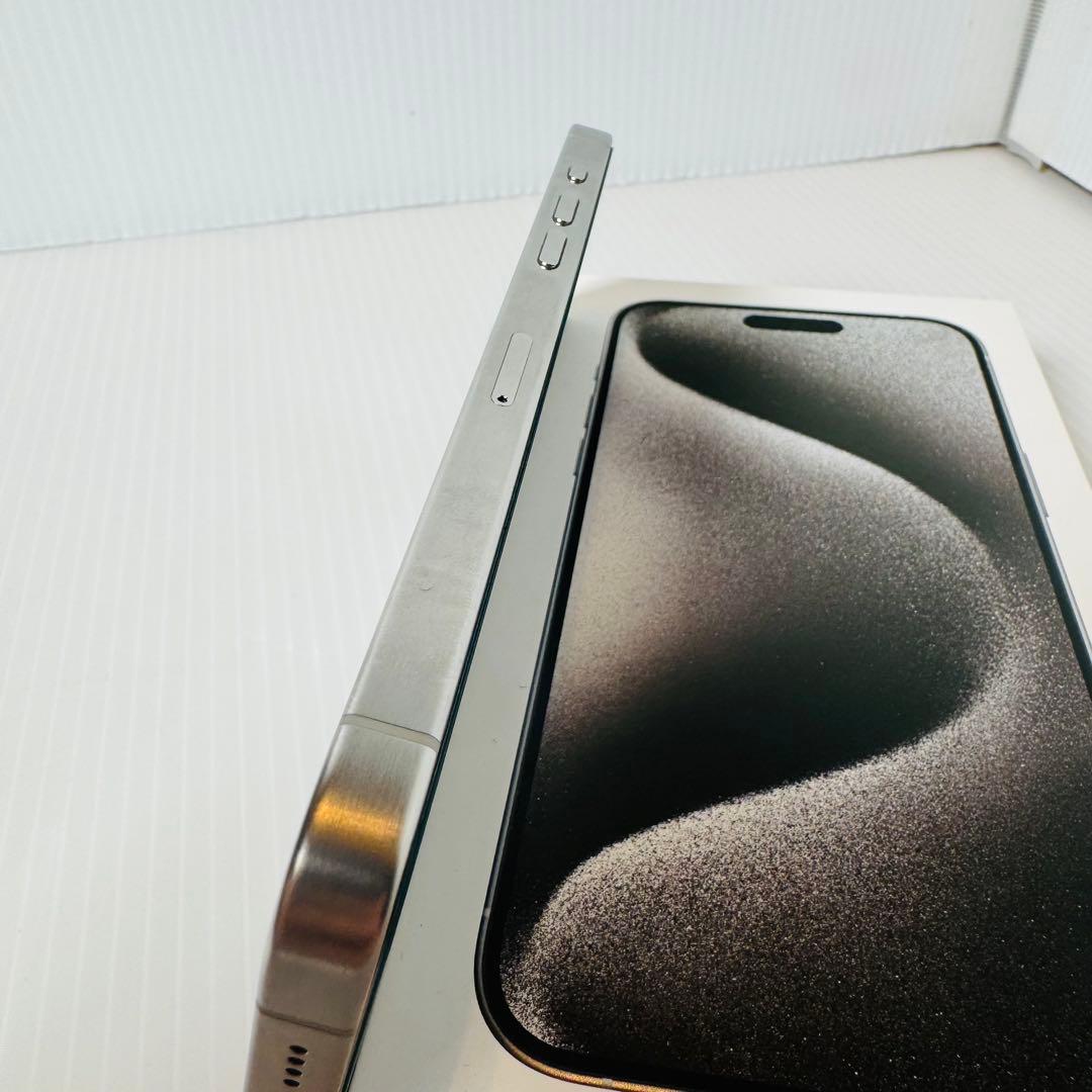 美品 Simフリー AppleiPhone 15 ProMaxホワイトチタニウム