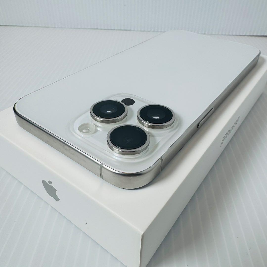 美品 Simフリー AppleiPhone 15 ProMaxホワイトチタニウム