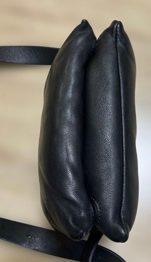 ☆専用☆ COS ボディバッグ　ウエストポーチ　レザー　ブラック