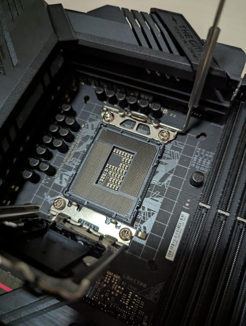 CPU Core i7 12700K + ROG STRIX Z690-F