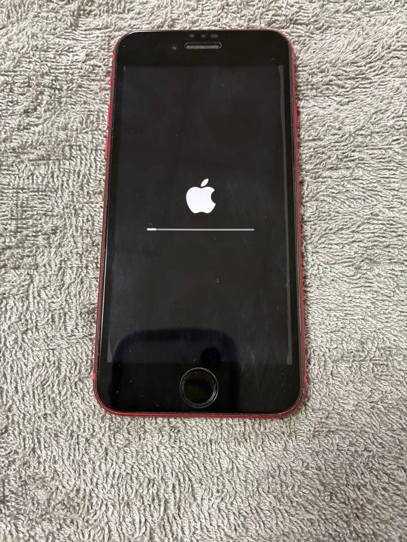 Apple iPhone SE (第2世代) 赤 ケース付き