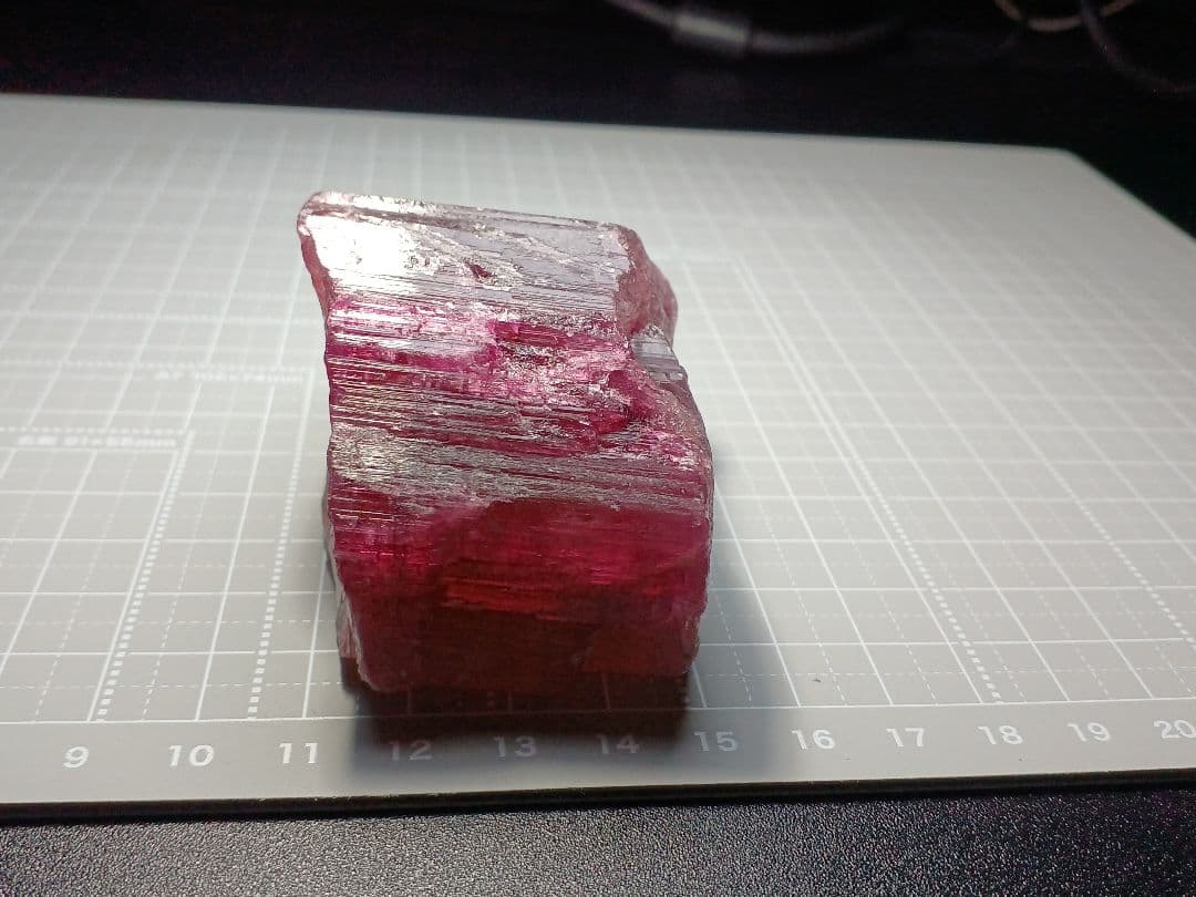 ピンクトルマリン　大型結晶　215g　原石　鉱物標本