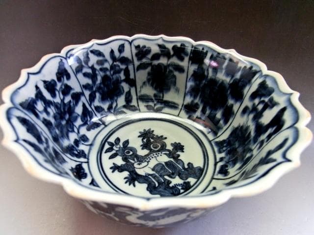 鉢■花弁型鹿紋花唐草染付大鉢 菓子器 青華 古玩 古美術 時代物 骨董品■
