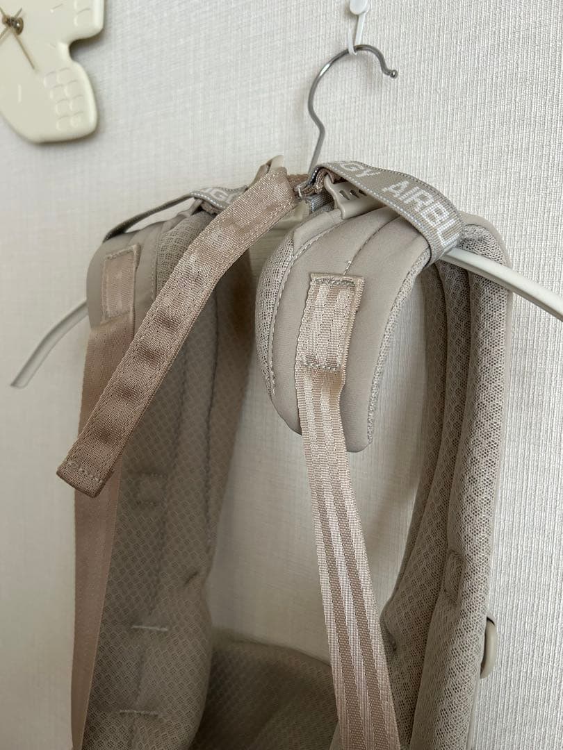 【美品】AIRBUGGY 抱っこ紐　サンドアッシュベージュ