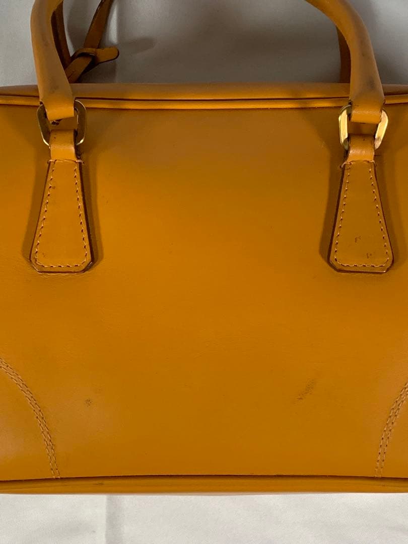 PRADA レザー ハンドバッグ イエロー 希少デザイン‼️