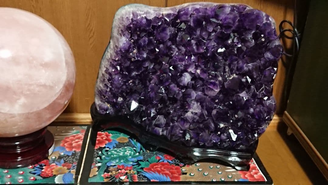 超特大アメジストクラスター 30㎏ 愛の守護石、第六感を高め 邪悪なものから守る