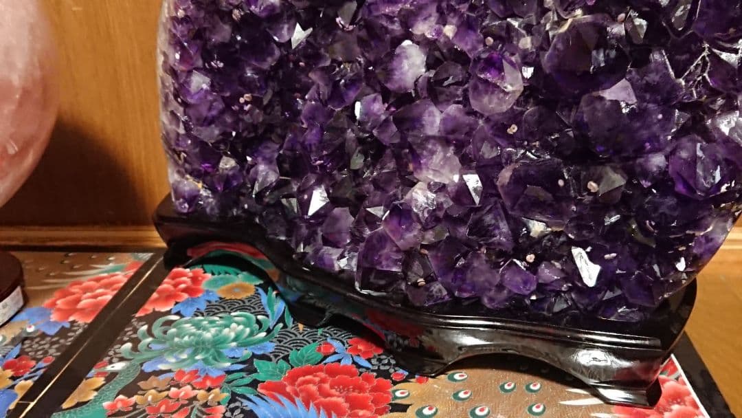 超特大アメジストクラスター 30㎏ 愛の守護石、第六感を高め 邪悪なものから守る