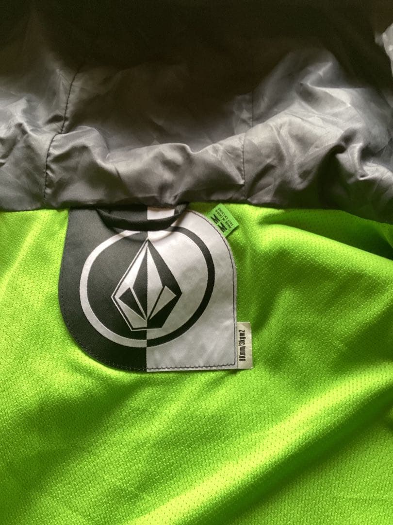 VOLCOMメンズＭＳスノボウェア手袋付き