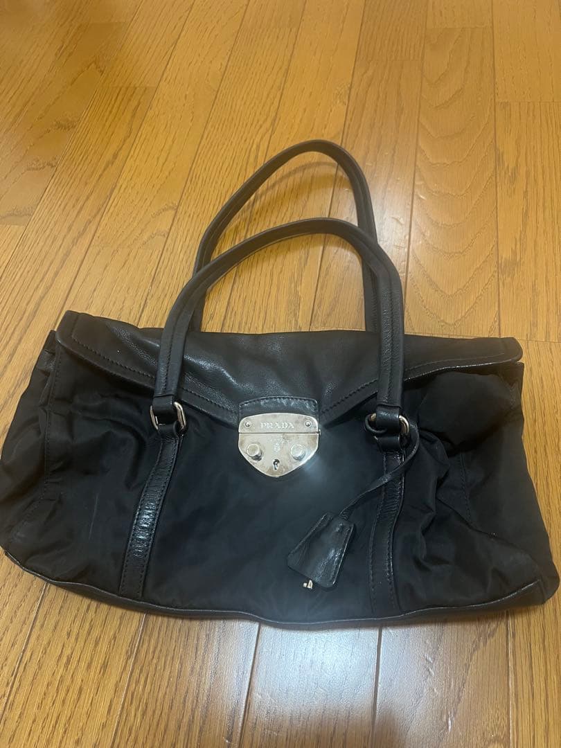 PRADA ブラックナイロンハンドバッグ 保存袋付き