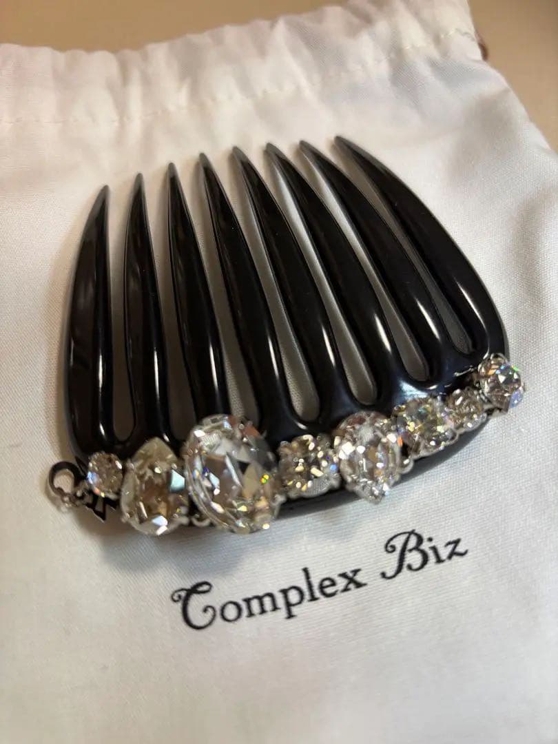 お値下げ未使用に近いComplex Biz シンプル希少品涼しげなスワロフスキー