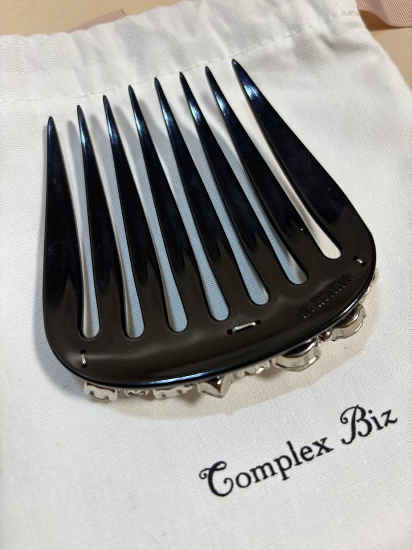 お値下げ未使用に近いComplex Biz シンプル希少品涼しげなスワロフスキー