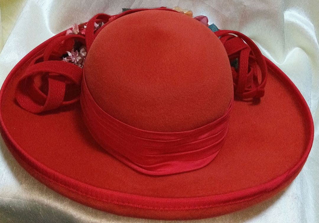 S*a様 宮内庁御用達GINZA VOGUE赤いアンゴラウールハット 花飾り付き