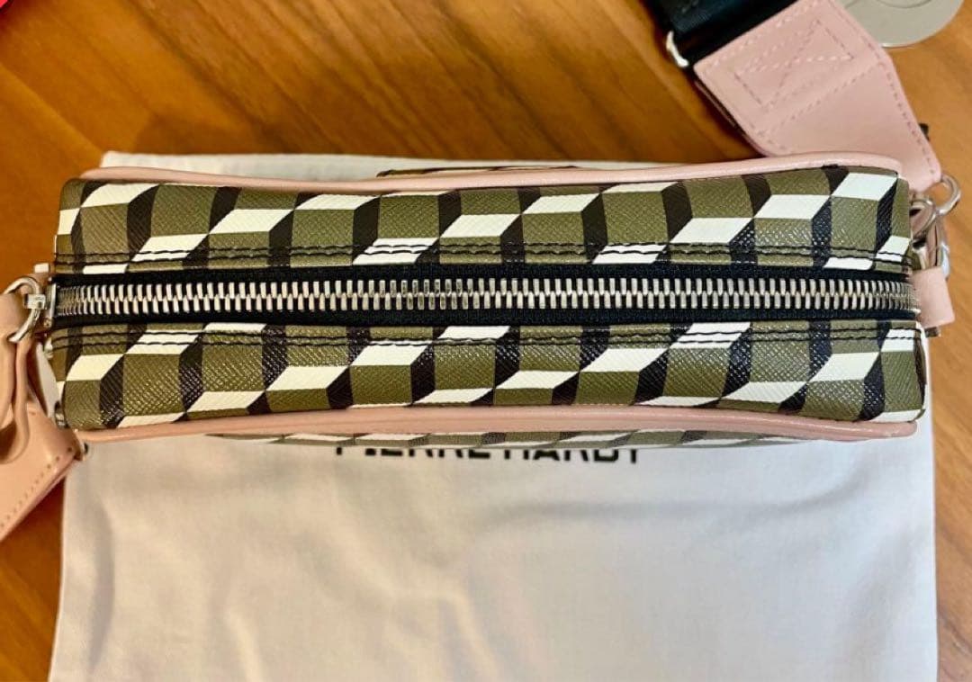 PIERRE HARDY ピエールアルディ　カメラバッグ　ショルダー