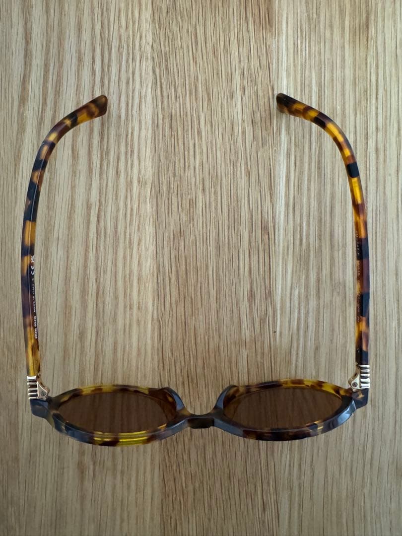 【miumiu ミュウミュウ】オーバルサングラス