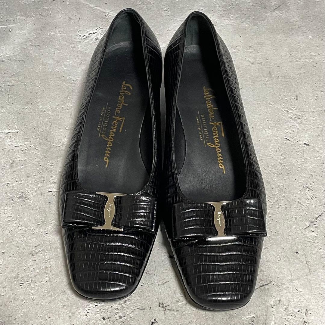 サルヴァトーレフェラガモ　Ferragamo（6） パンプス　ヴァラ　型押し　黒