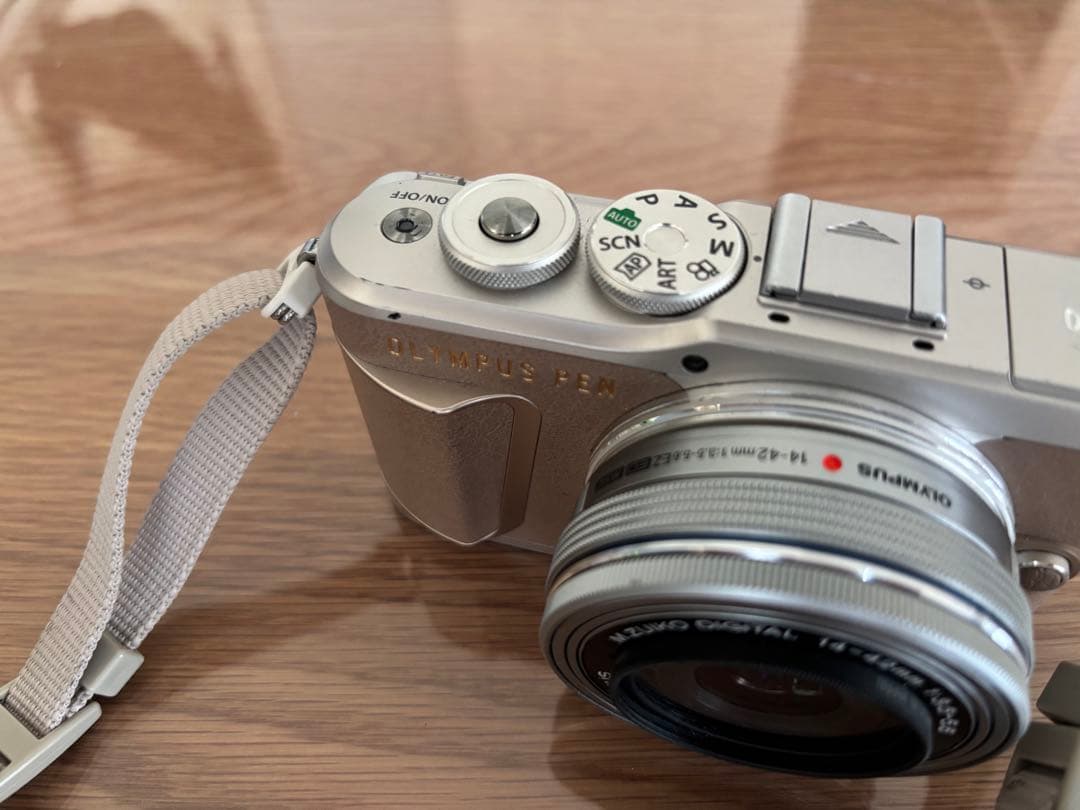 Olympus E-PL10 ミラーレスカメラ 14-42mm