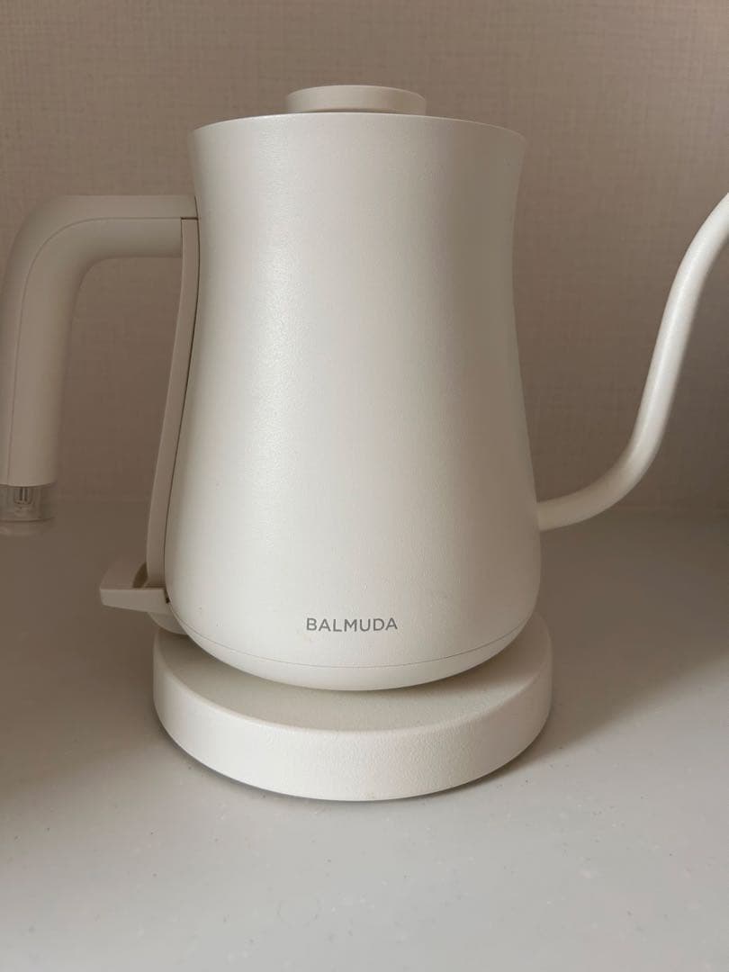 バルミューダ ケトル　ホワイト