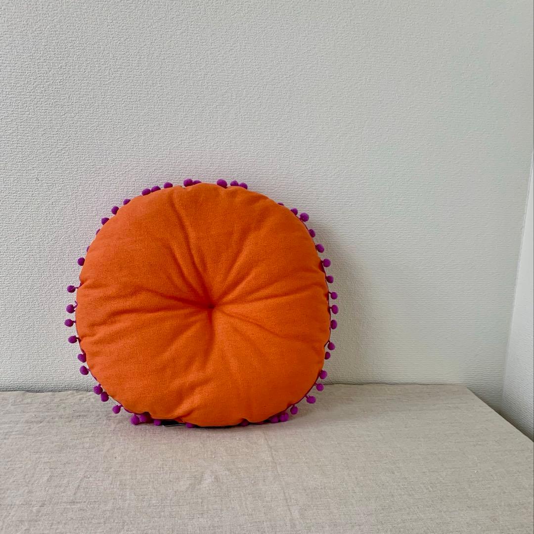 刺繍がきれいなクッション　❸ マカロン