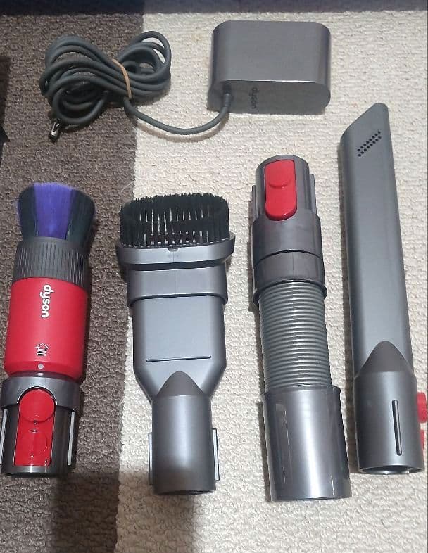 可動品！ダイソン　掃除機　v8プラス　sv25　10点セット　サイクロン掃除機