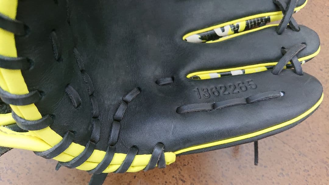 アンダーアーマー 2020年春季キャンプモデル 迷彩 内野手 軟式 グローブ 袋