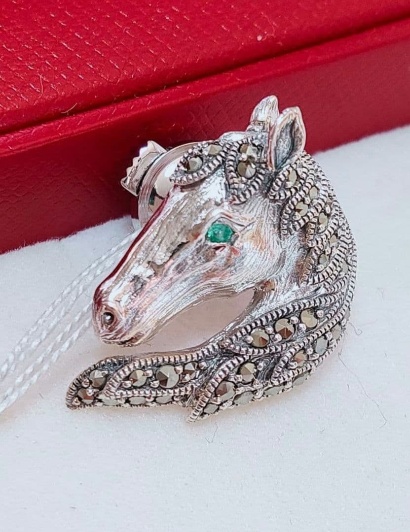 未使用品 碌山 馬 エメラルド シルバー ピンブローチ