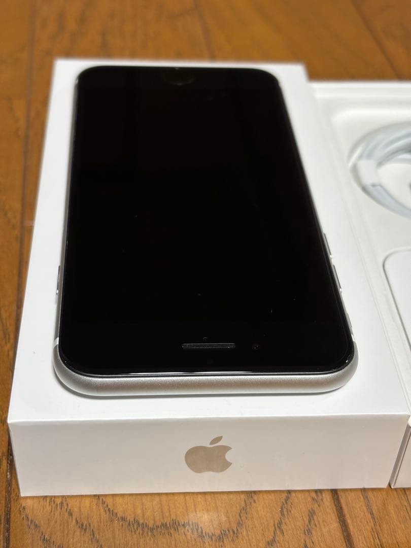 美品 iPhone SE 2 (第二世代) ホワイト128GB