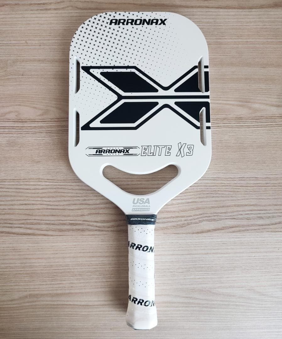 ARRONAX ELITE X3 ピックルボール パドル エッジレス 白い 黒い