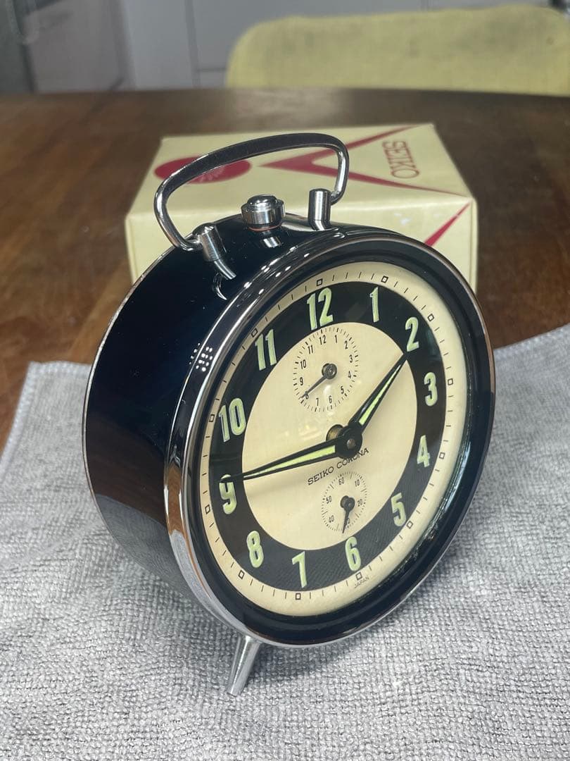 SEIKO CORONA 古くて重い目覚まし時計　Black と Beige 箱