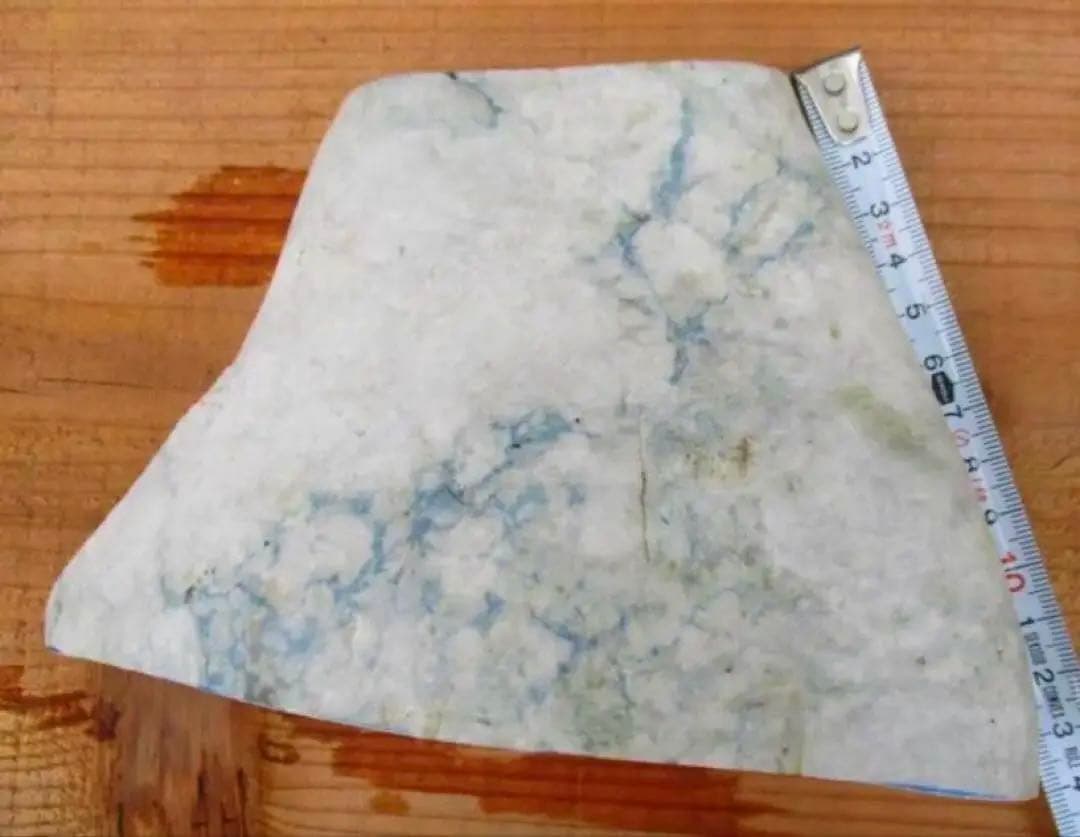 糸魚川翡翠　青翡翠 1477ｇ