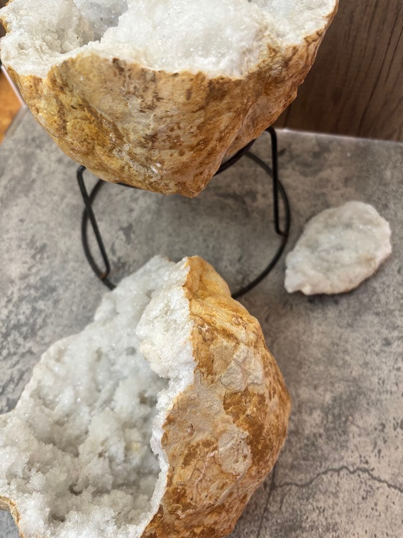 専用ページ巨大ジオード水晶ブレスレットの浄化に　台座付