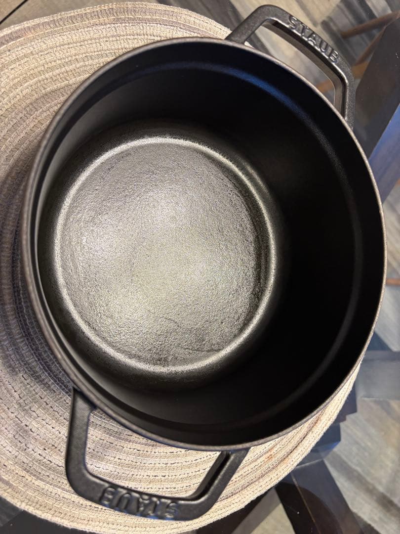 【美品】ストウブstaubピコココット ラウンド 22cm 人気マッドブラック色