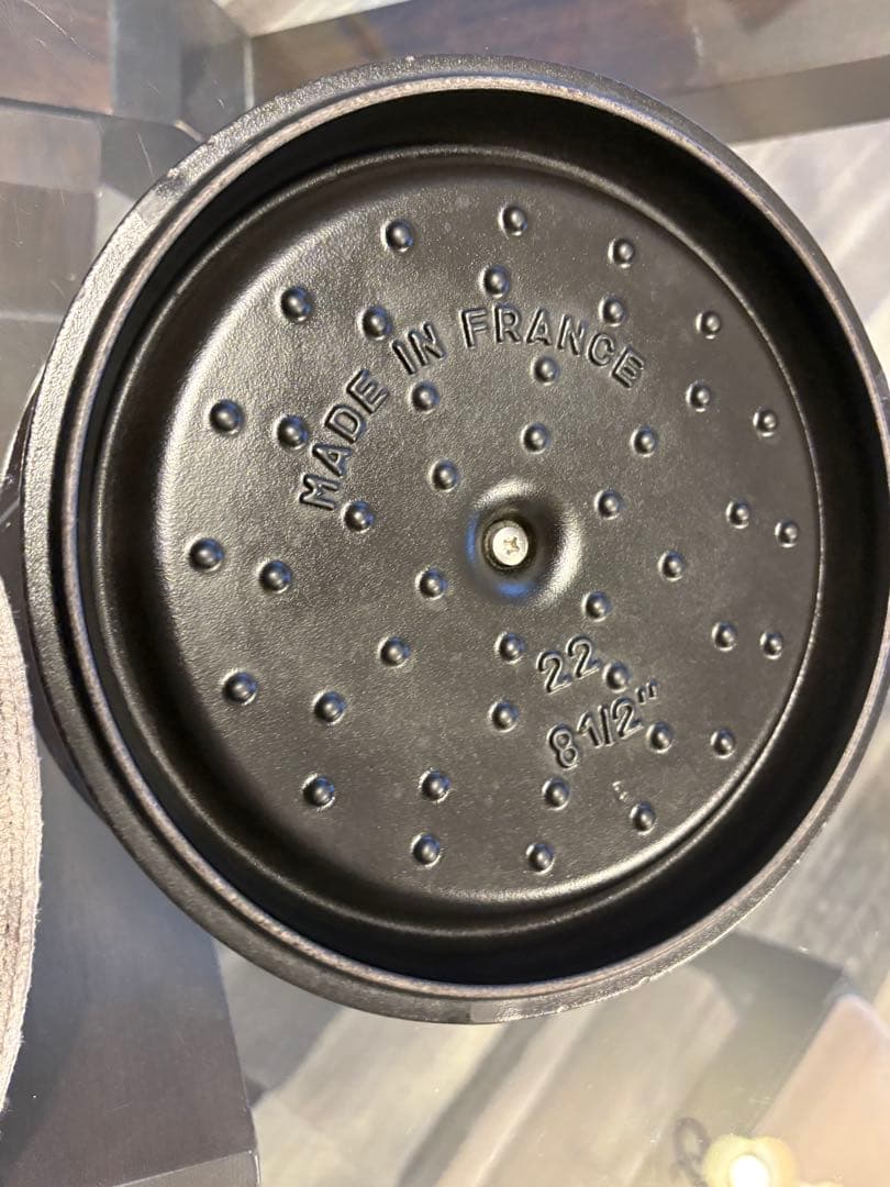 【美品】ストウブstaubピコココット ラウンド 22cm 人気マッドブラック色